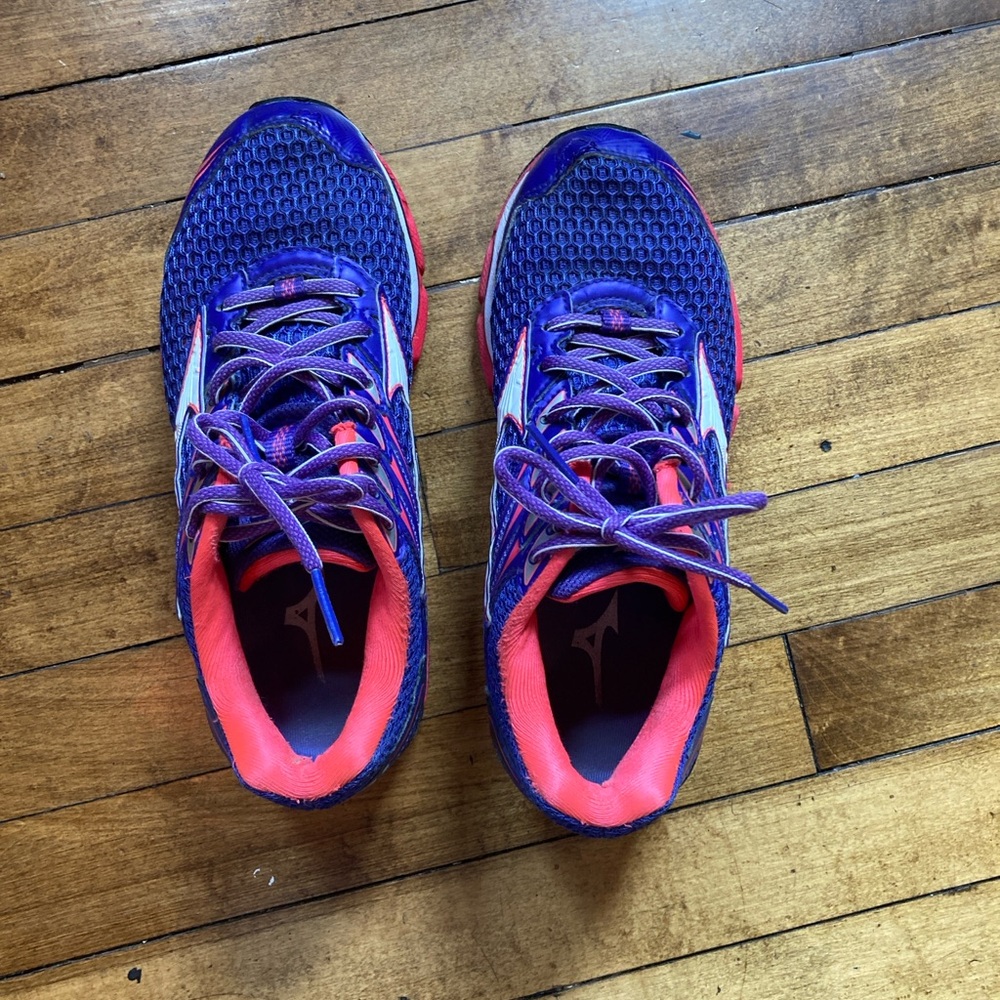Mizuno sneakers